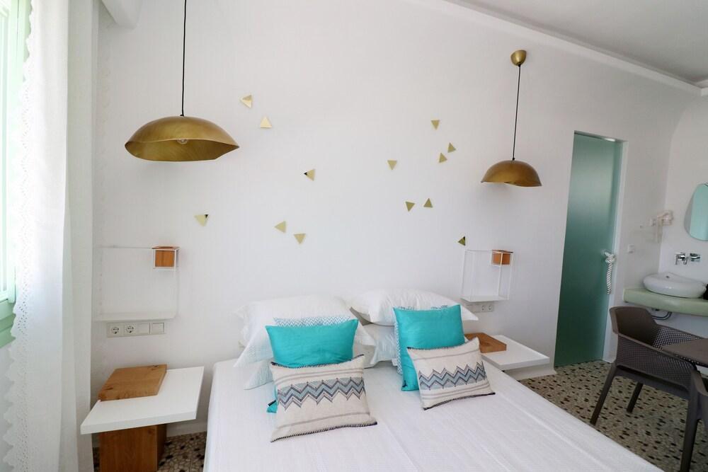 Depis Luxury Suites Naxos City ภายนอก รูปภาพ